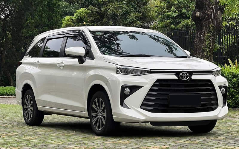 Kami menyediakan layanan antar jemput Bandara Juanda Surabaya dan carter mobil Toyota Avanza 5 seater, Toyota Innova 6 seater, Toyota Hiace 14 seater ke seluruh kota di Jawa dan Bali.