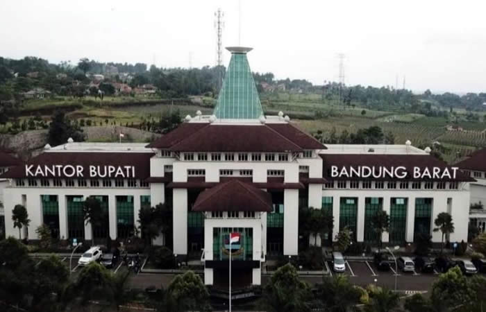 Antar Jemput Bandara Surabaya ke Bandung Barat Jawa Barat dan Carter Mobil.