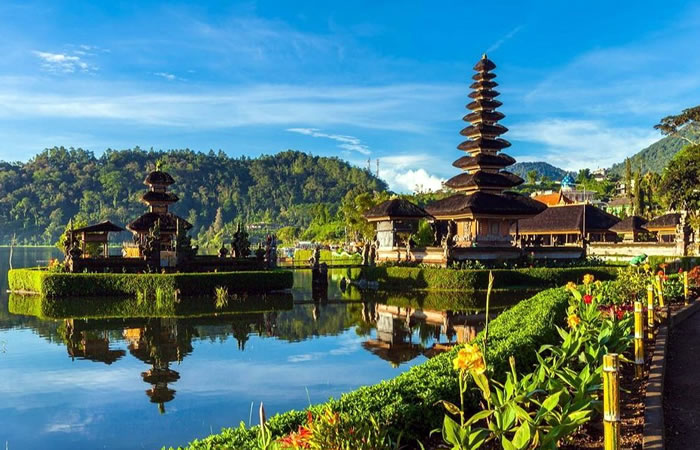 Antar Jemput Bandara Surabaya ke Bedugul Bali dan Carter Mobil.