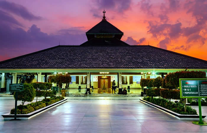 Antar Jemput Bandara Surabaya ke Demak Jawa Tengah dan Carter Mobil.