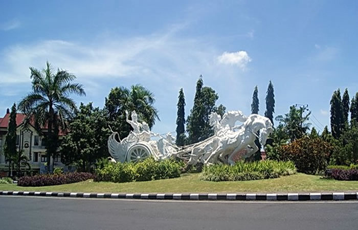 Antar Jemput Bandara Surabaya ke Gianyar Bali dan Carter Mobil.