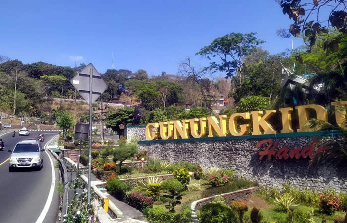 Antar Jemput Bandara Surabaya ke Gunung Kidul Yogyakarta dan Carter Mobil.