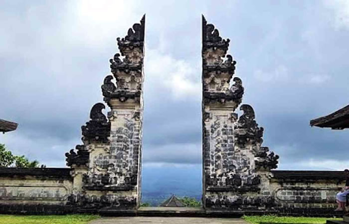 Antar Jemput Bandara Surabaya ke Karangasem Bali dan Carter Mobil.