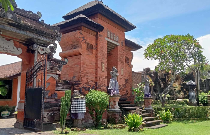 Antar Jemput Bandara Surabaya ke Kerambitan Bali dan Carter Mobil.