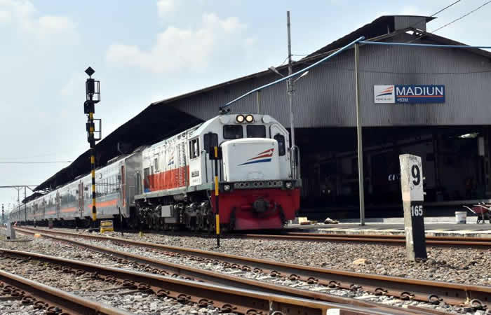Antar Jemput Bandara Surabaya ke Madiun Jawa Timur dan Carter Mobil.
