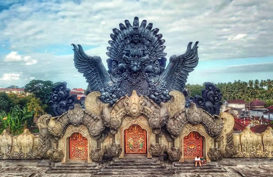 Antar Jemput Bandara Surabaya ke Tabanan Bali dan Carter Mobil.
